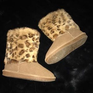 🛍 NIB Bearpaw Leopard Boots